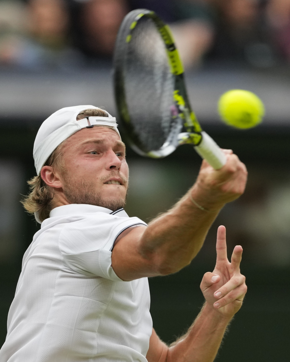 拉沃尔杯险胜温网，梅德韦杰夫扛起全队